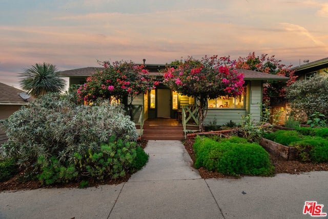 1207 Oak Grove Drive, Los Angeles