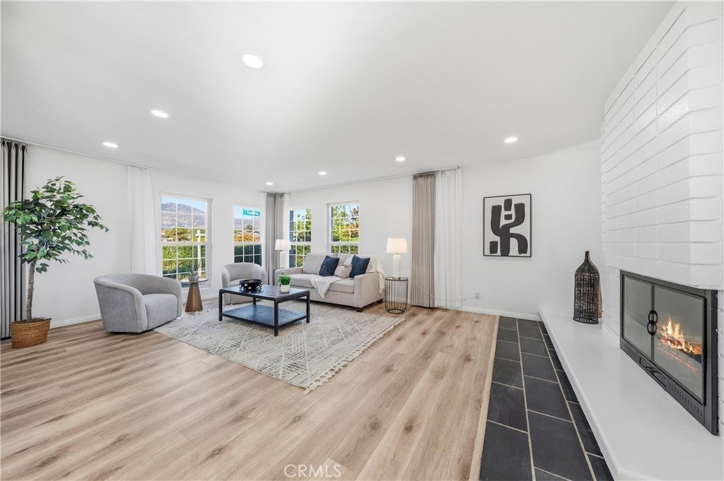 Photo of Listing #WS25267499