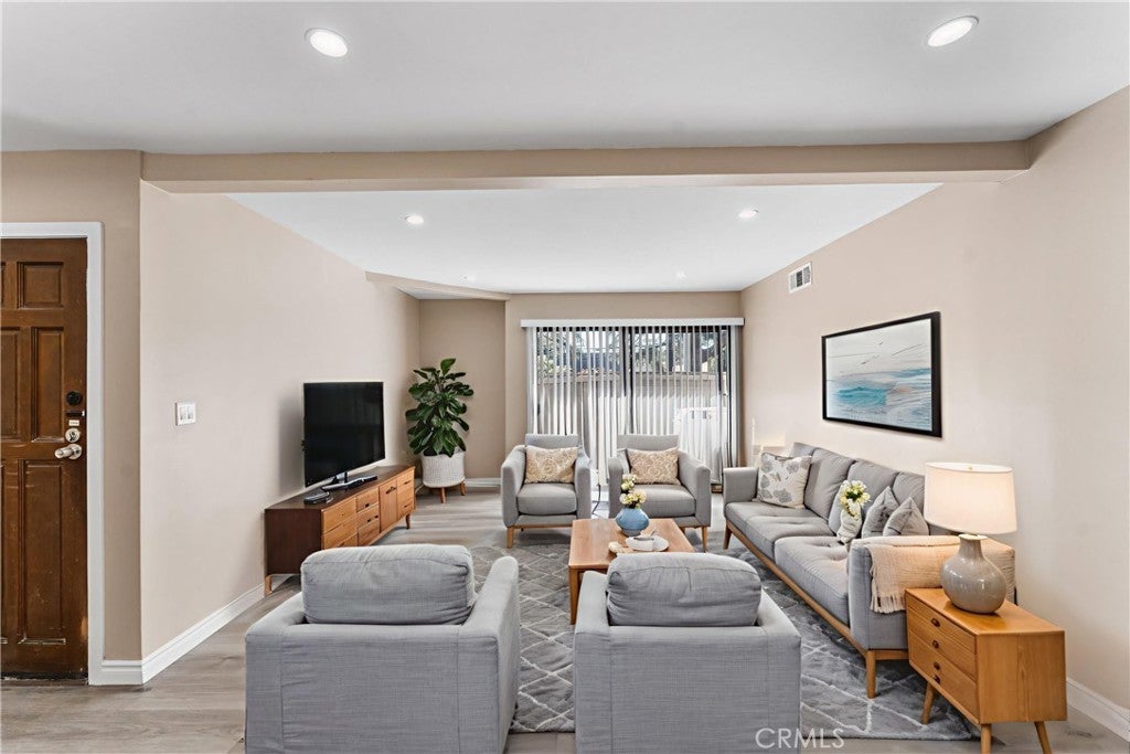 Photo of Listing #SR25265704