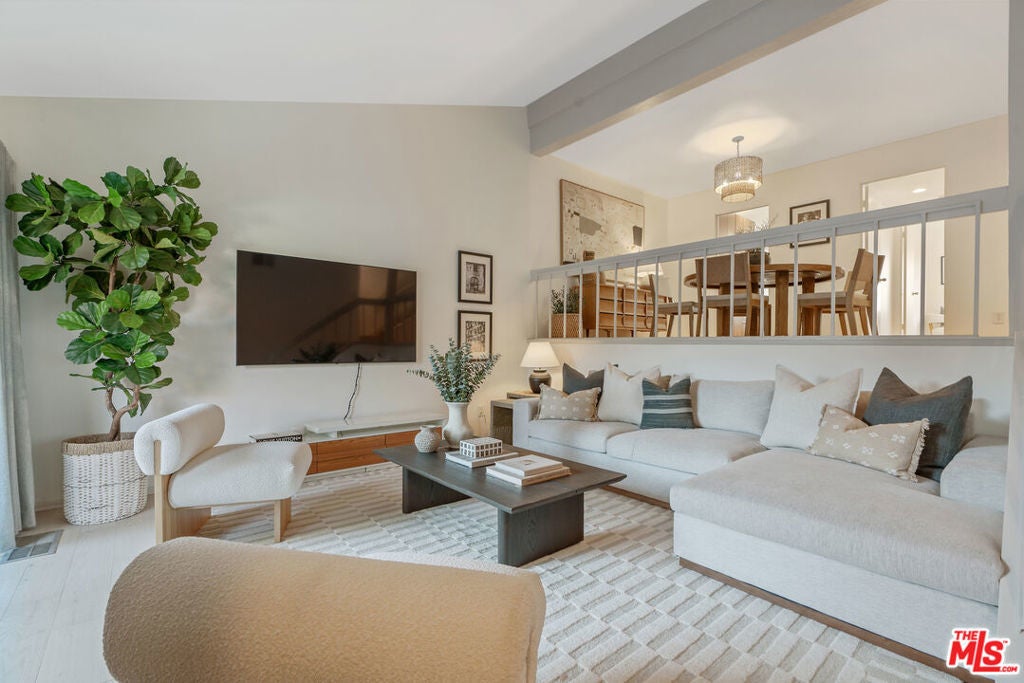 Photo of Listing #25623379