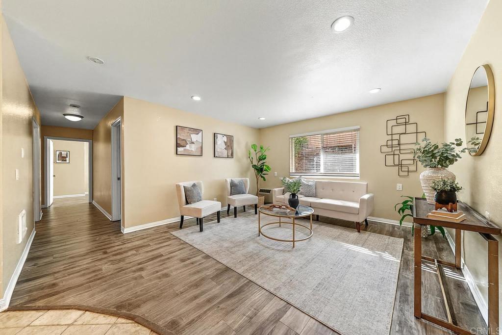 Photo of Listing #PTP2508833