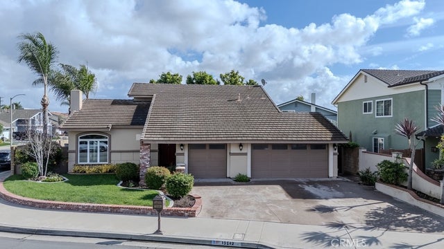 19542 Drybrook Ln., Huntington Beach