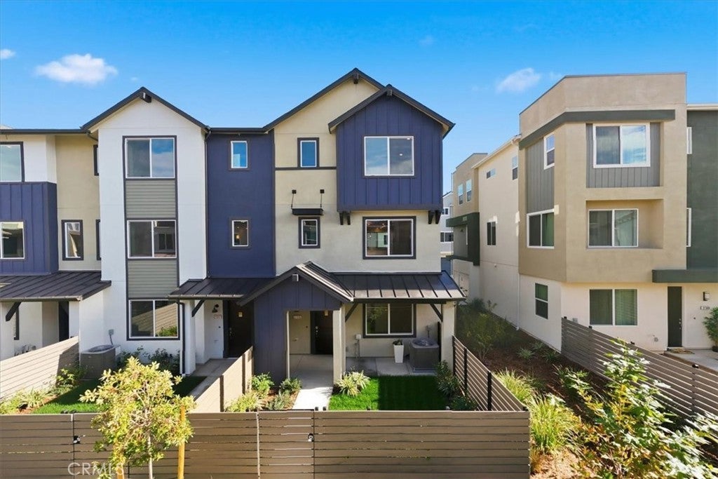 Photo of Listing #IV25266239