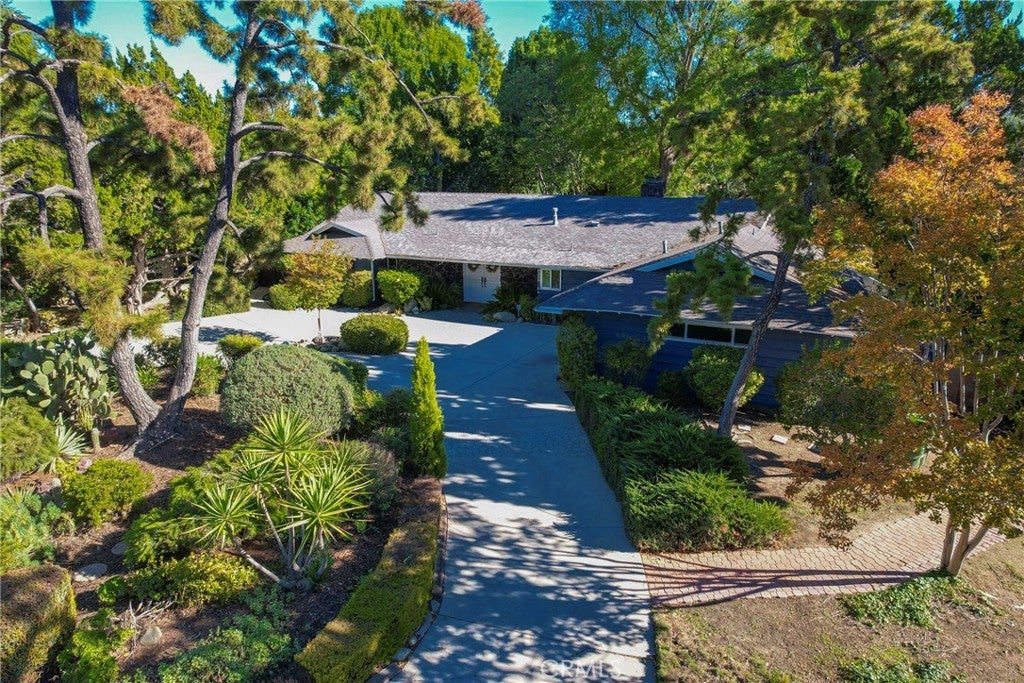 Photo of Listing #SR25267940