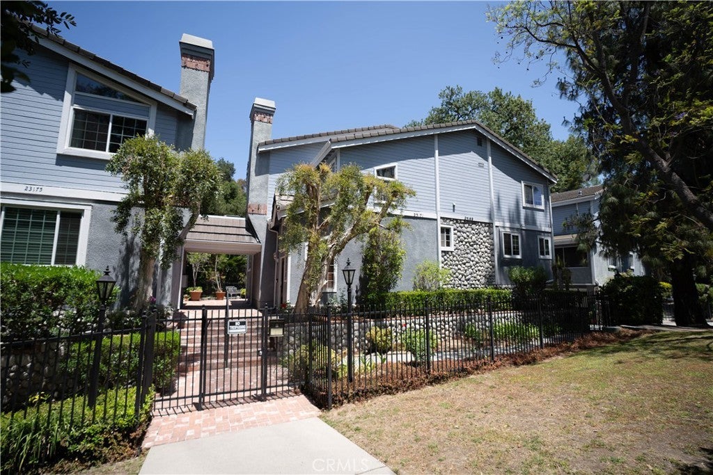 Photo of Listing #SR25268036