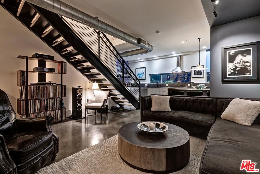 1137 Hacienda Place 104, West Hollywood