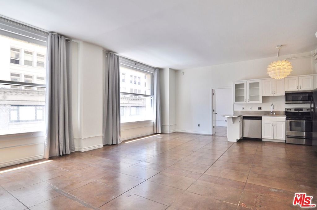 215 7th Street 307, Los Angeles