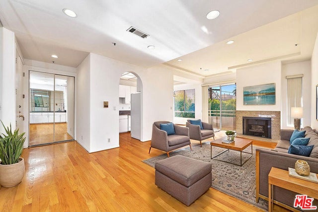 5050 Maplewood Avenue # 206, Los Angeles