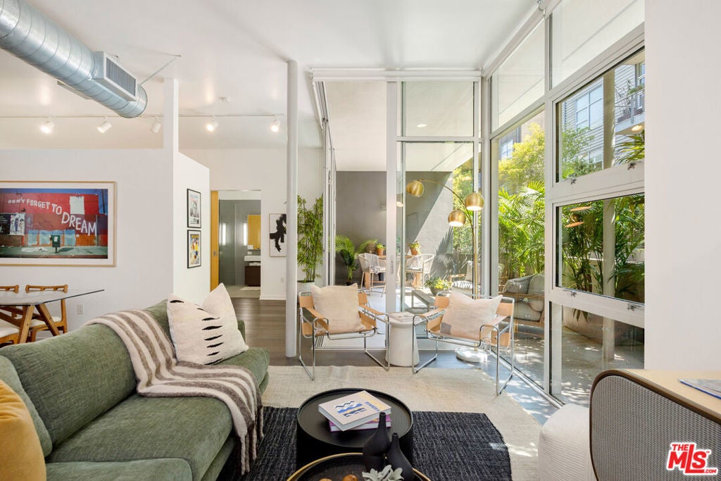 Photo of Listing #25623687