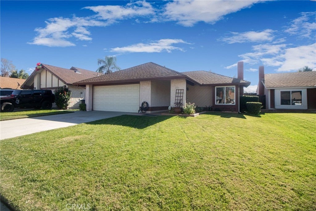 Photo of Listing #IV25267727