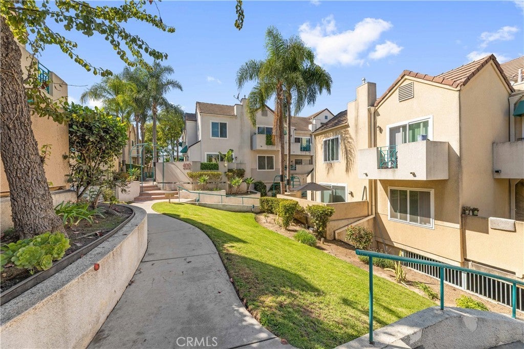 Photo of Listing #PV25268480