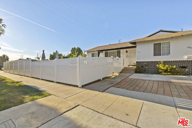 13691 Kelowna Street, Arleta