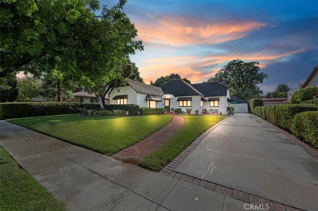 Photo of Listing #IV25268269