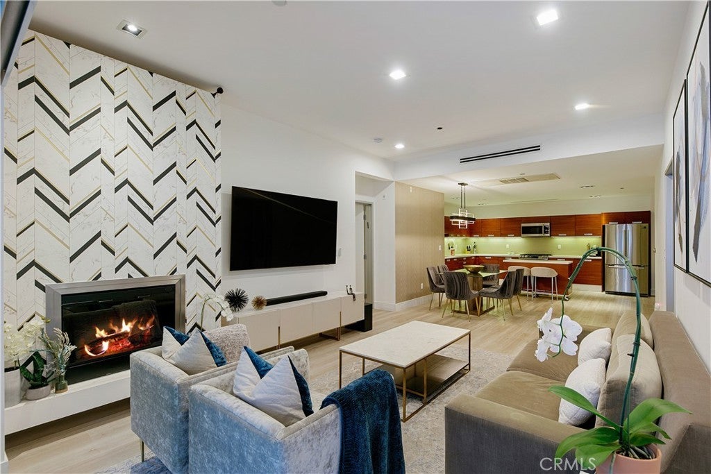 Photo of Listing #SR25268365