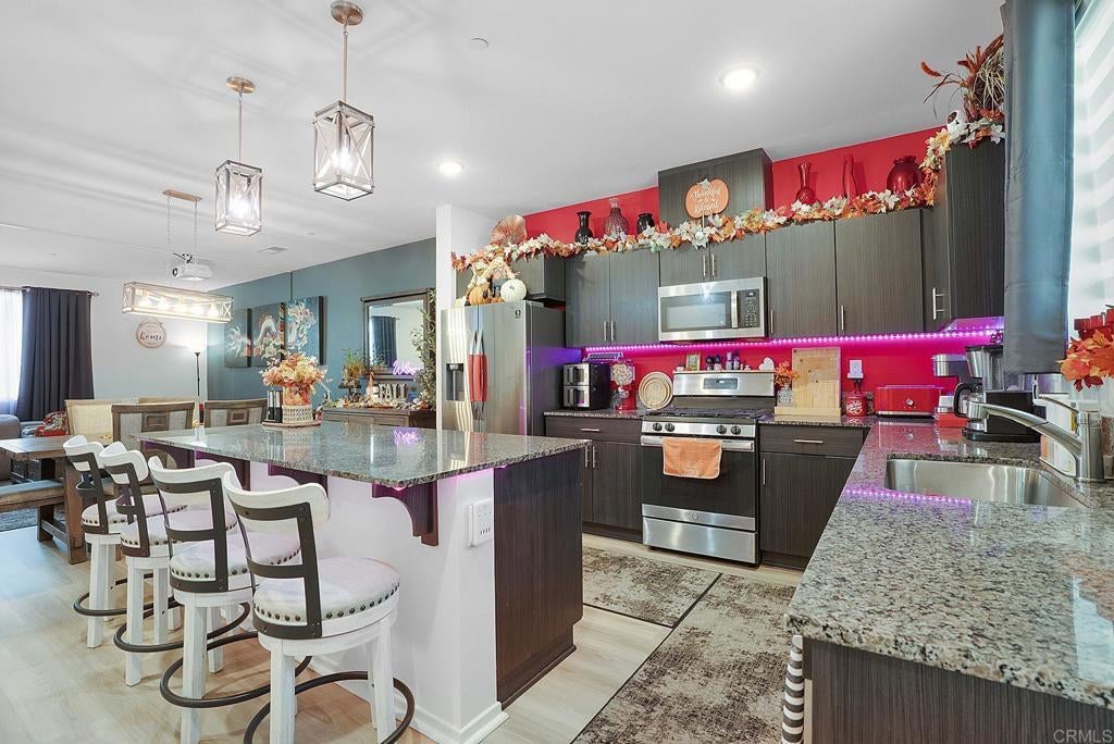 Photo of Listing #PTP2508893