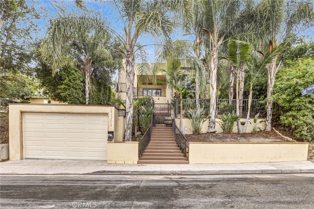 22202 Avenue San Luis, Woodland Hills