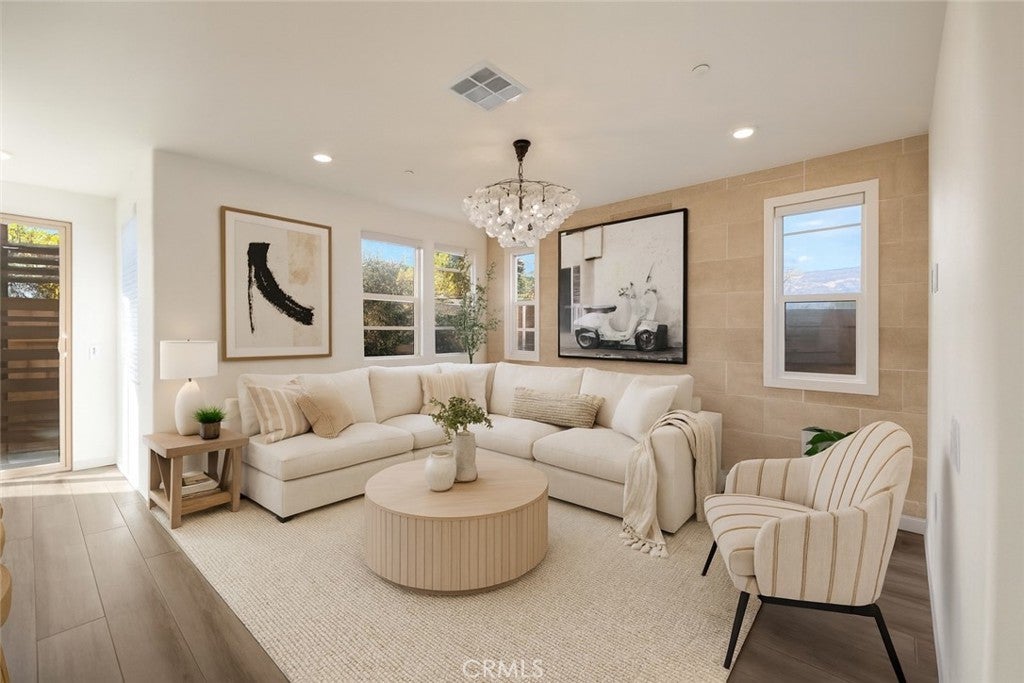 Photo of Listing #PW25239340