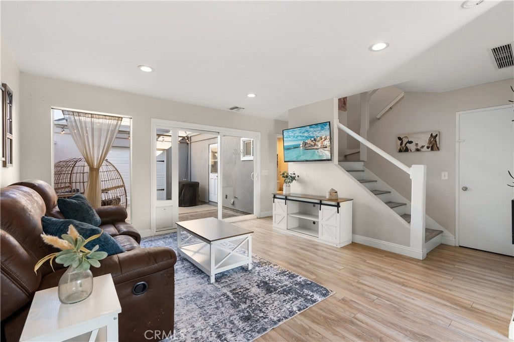 Photo of Listing #PW25267776