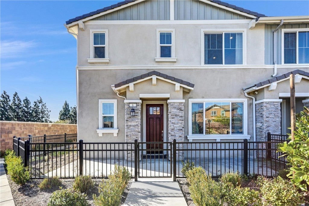 16681 Wyndham Lane 8, Fontana