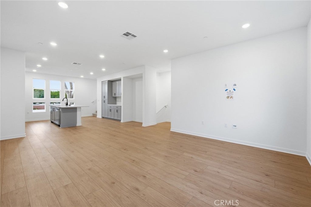 Photo of Listing #NP25267229