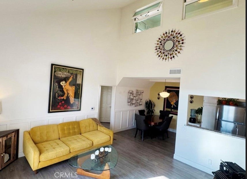 Photo of Listing #SR25270065