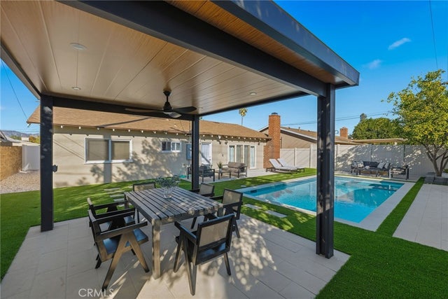 23010 Hartland, West Hills