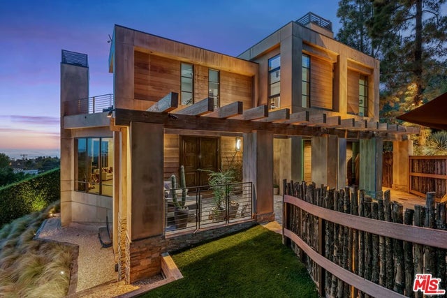 1810 Mango Way, Los Angeles