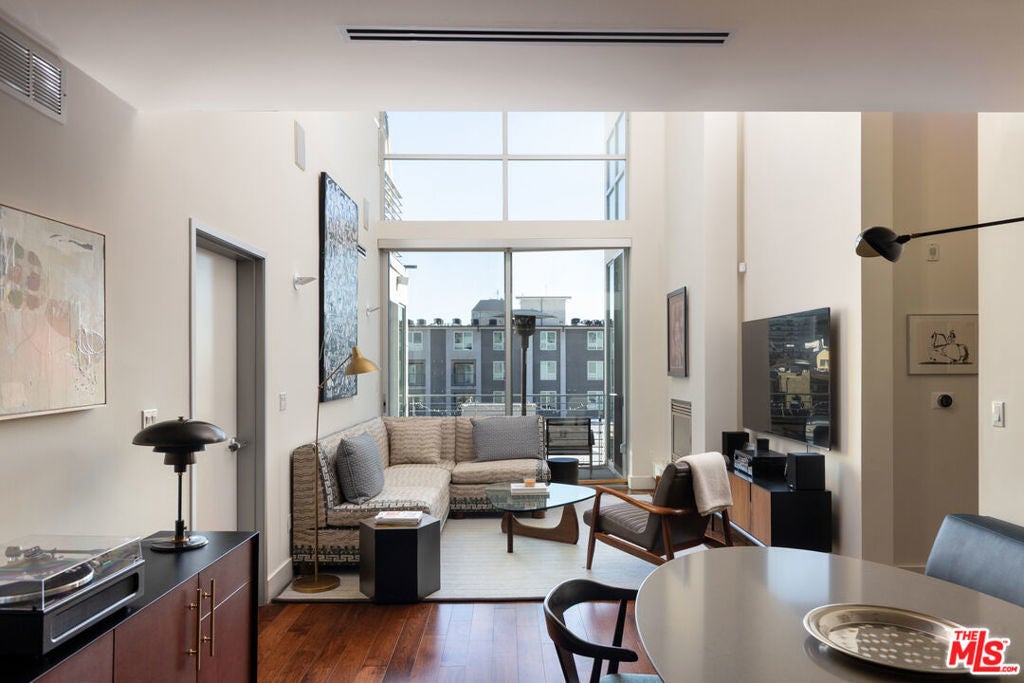 Photo of Listing #25623645