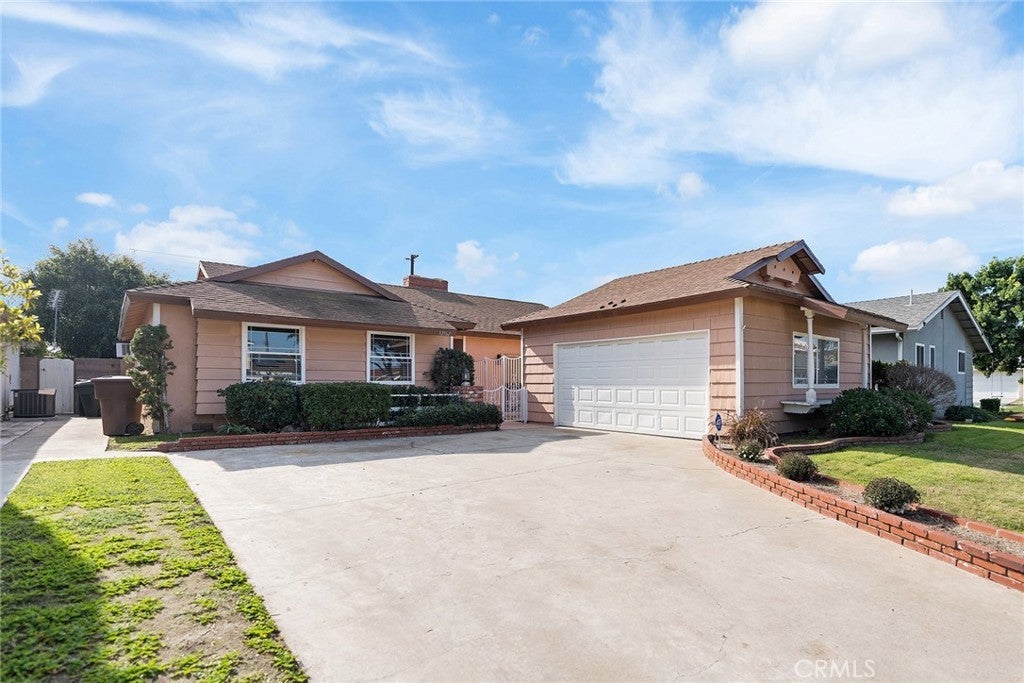 12162 Quartz, Garden Grove