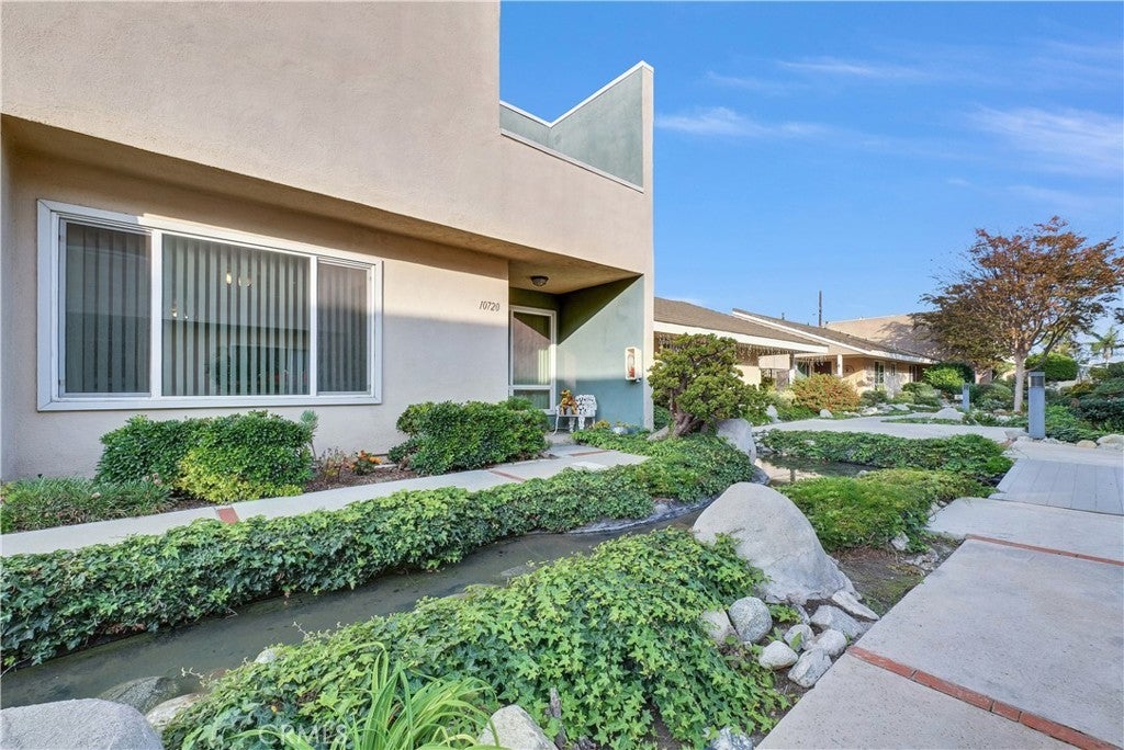 10720 Knott, Stanton