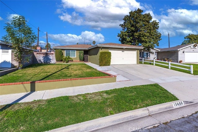 15653 Richvale, Whittier