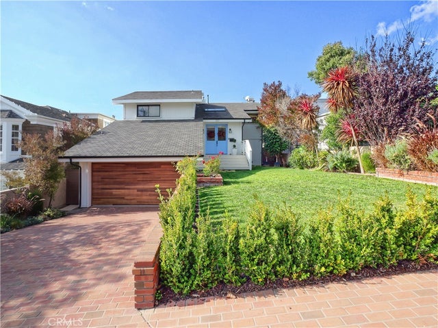 207 S Poinsettia Avenue, Manhattan Beach.