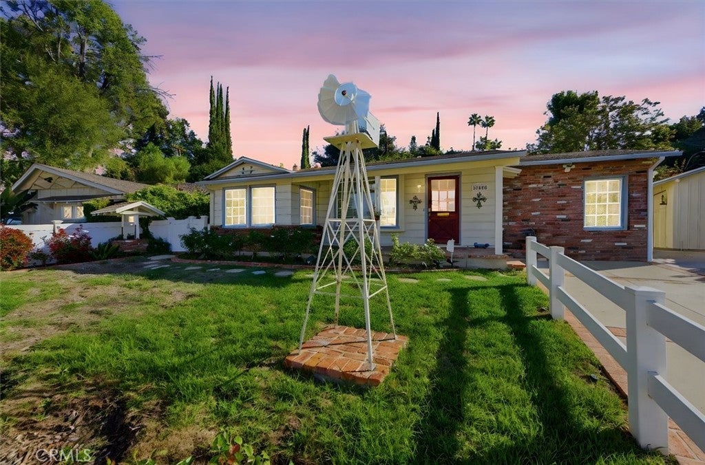 22050 Independencia Street, Woodland Hills