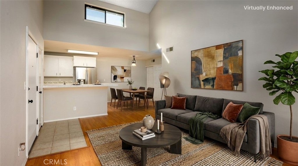 Photo of Listing #SR25271085