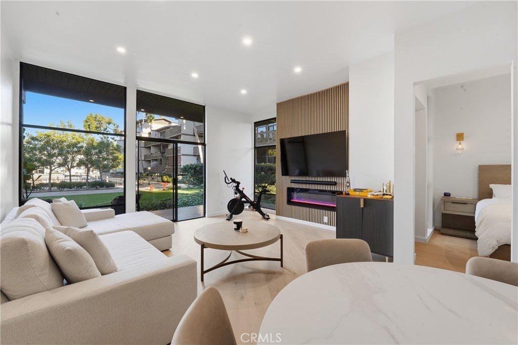 Photo of Listing #PW25270923