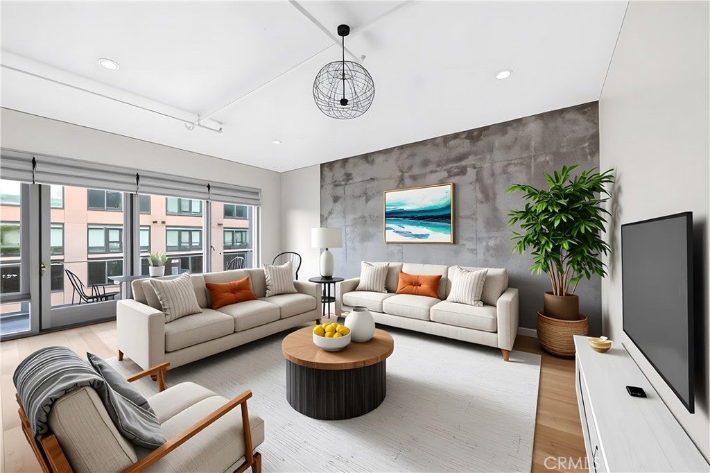 Photo of Listing #SB25271633