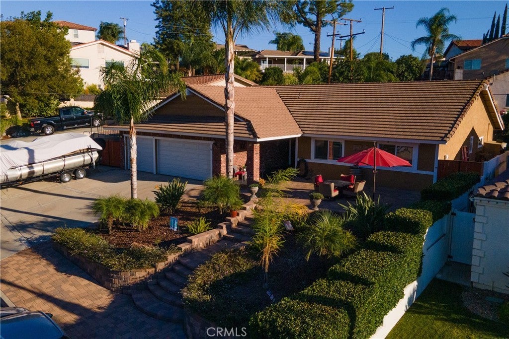 Photo of Listing #IV25271580