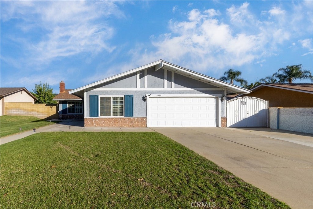 Photo of Listing #IV25271670