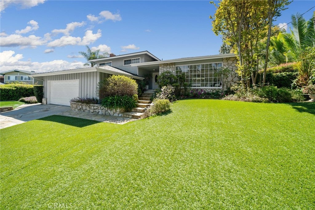 Photo of Listing #SR25271857