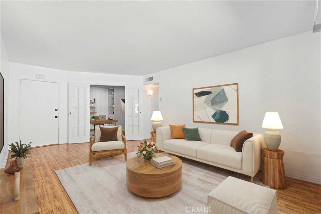 Photo of Listing #SR25272037