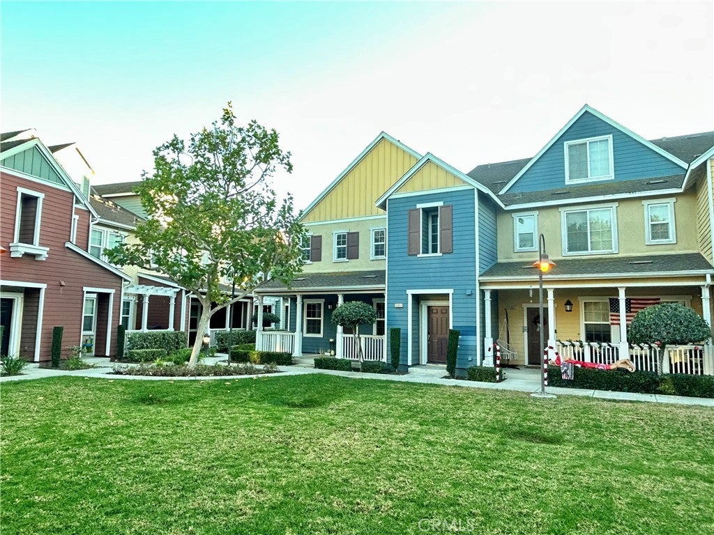 Photo of Listing #IV25272347