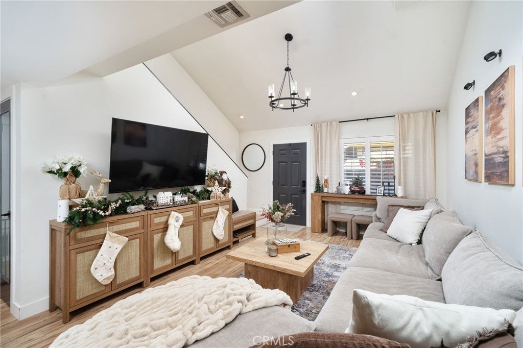 Photo of Listing #CV25272516