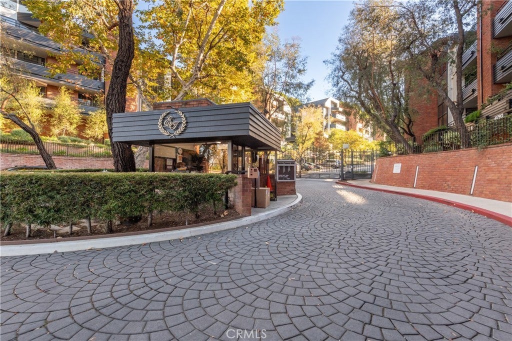 Photo of Listing #SR25273075