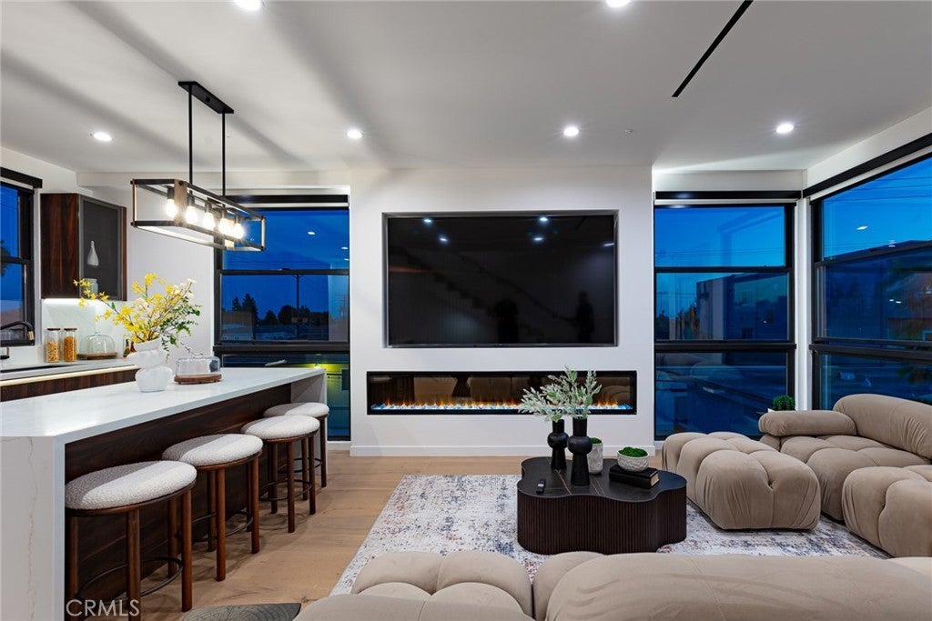 Photo of Listing #SR25273188