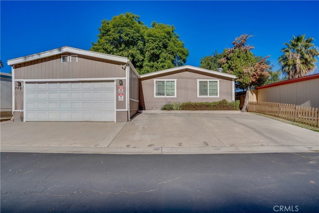 Photo of Listing #IV25272382