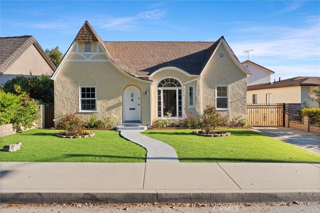 Photo of Listing #PV25270676