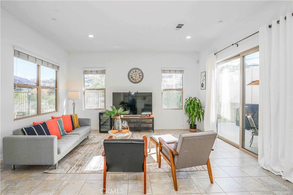 Photo of Listing #PW25273835