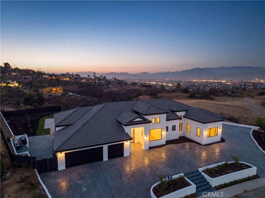 3118 Old Coach, Camarillo