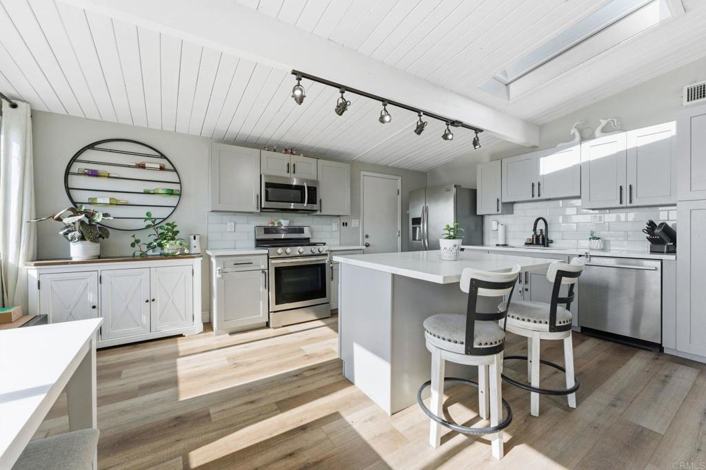 Photo of Listing #PTP2509068