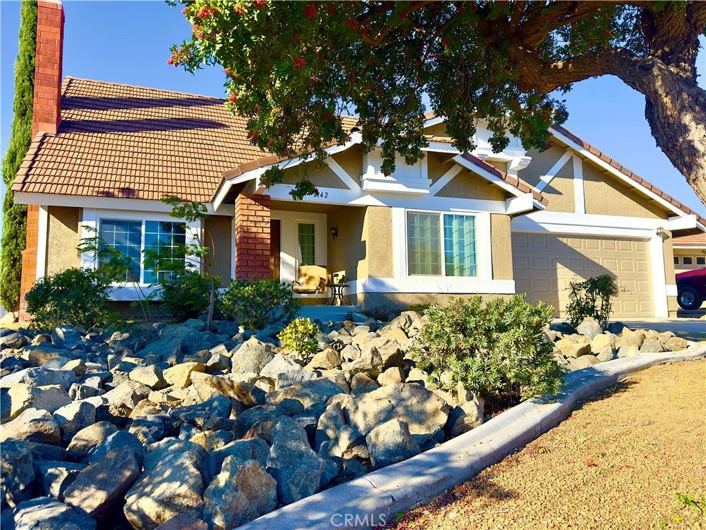 Photo of Listing #IV25274342